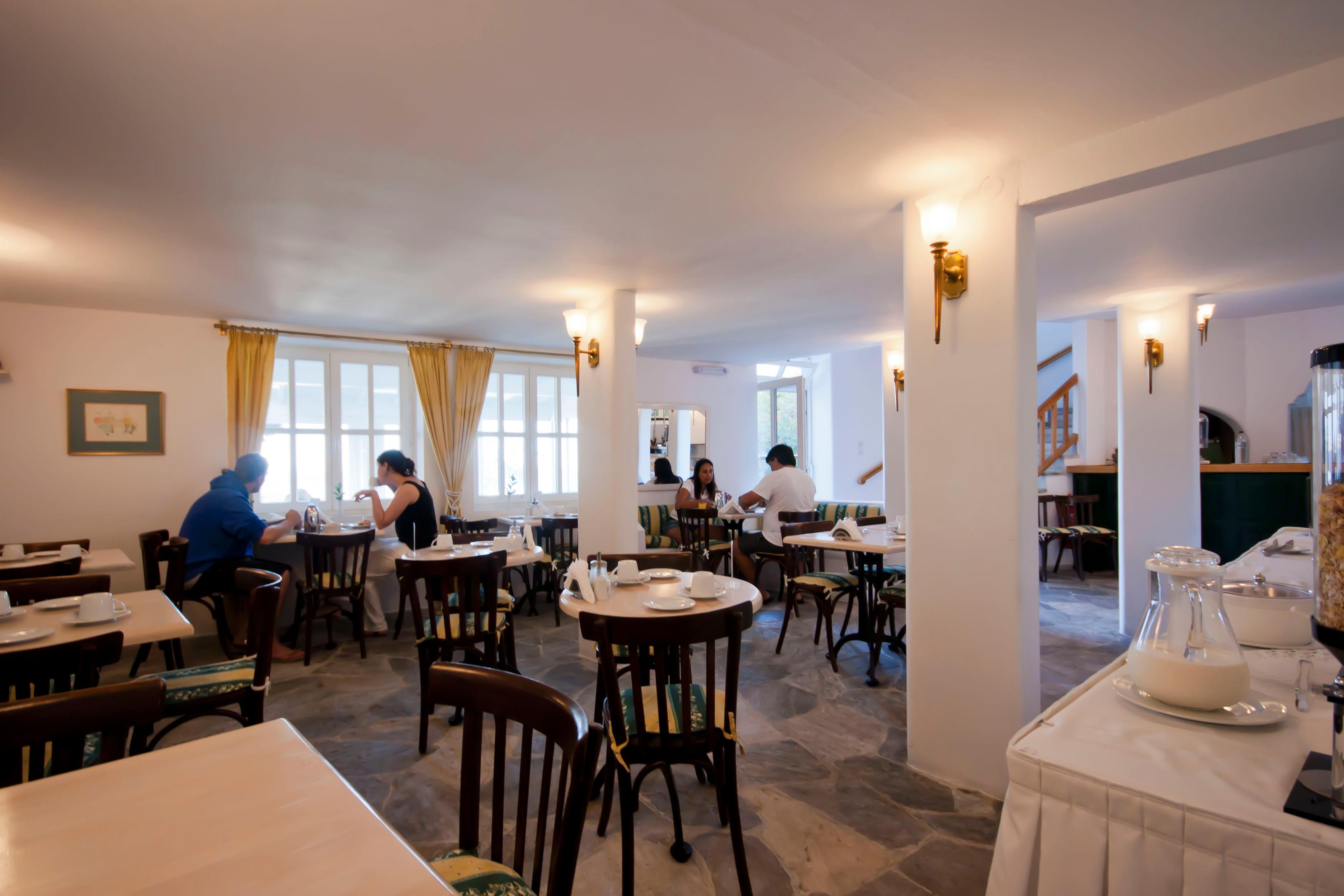 Adonis Hotel 4*