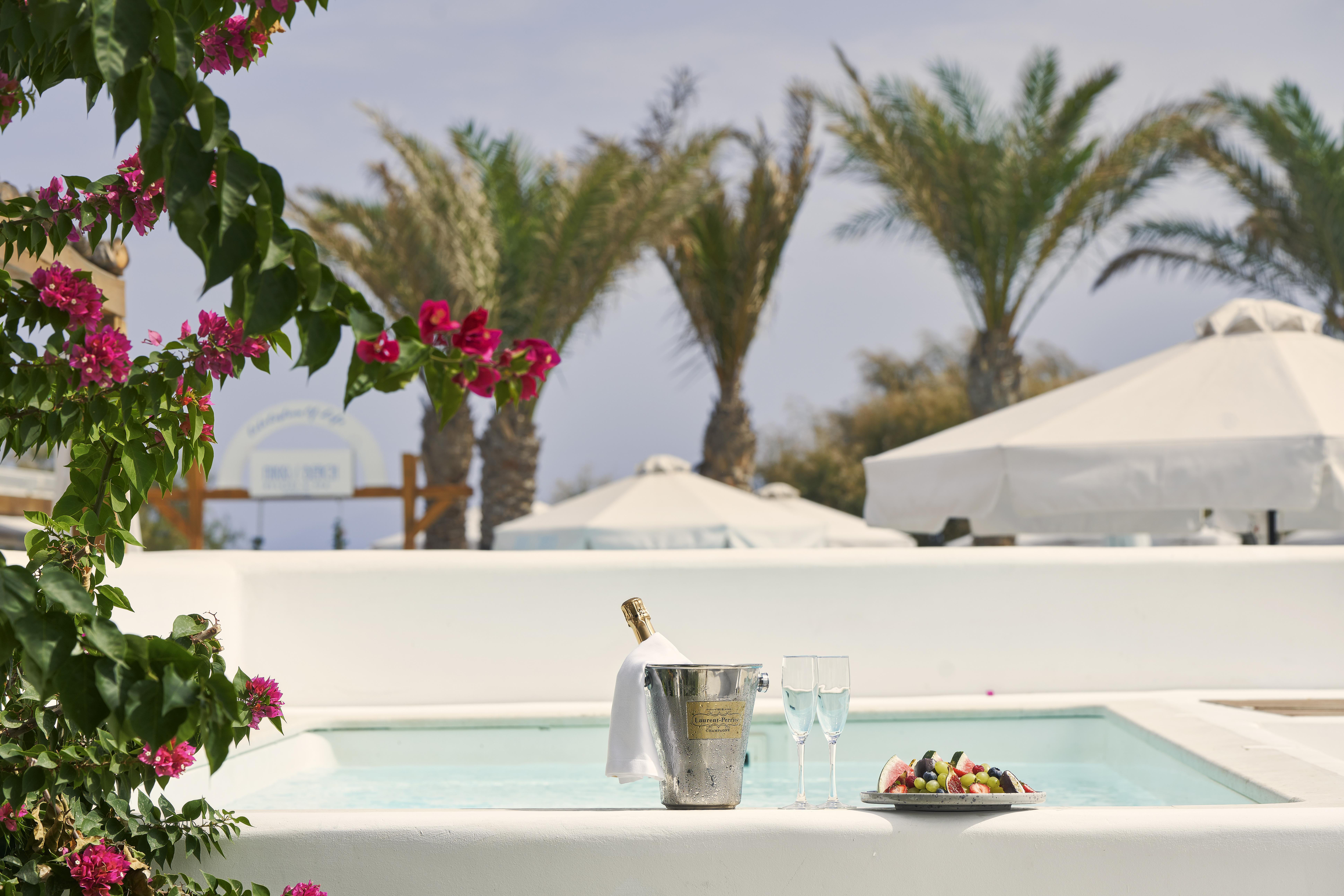 Nikki & Santorini 5* Kamari (Santorini)