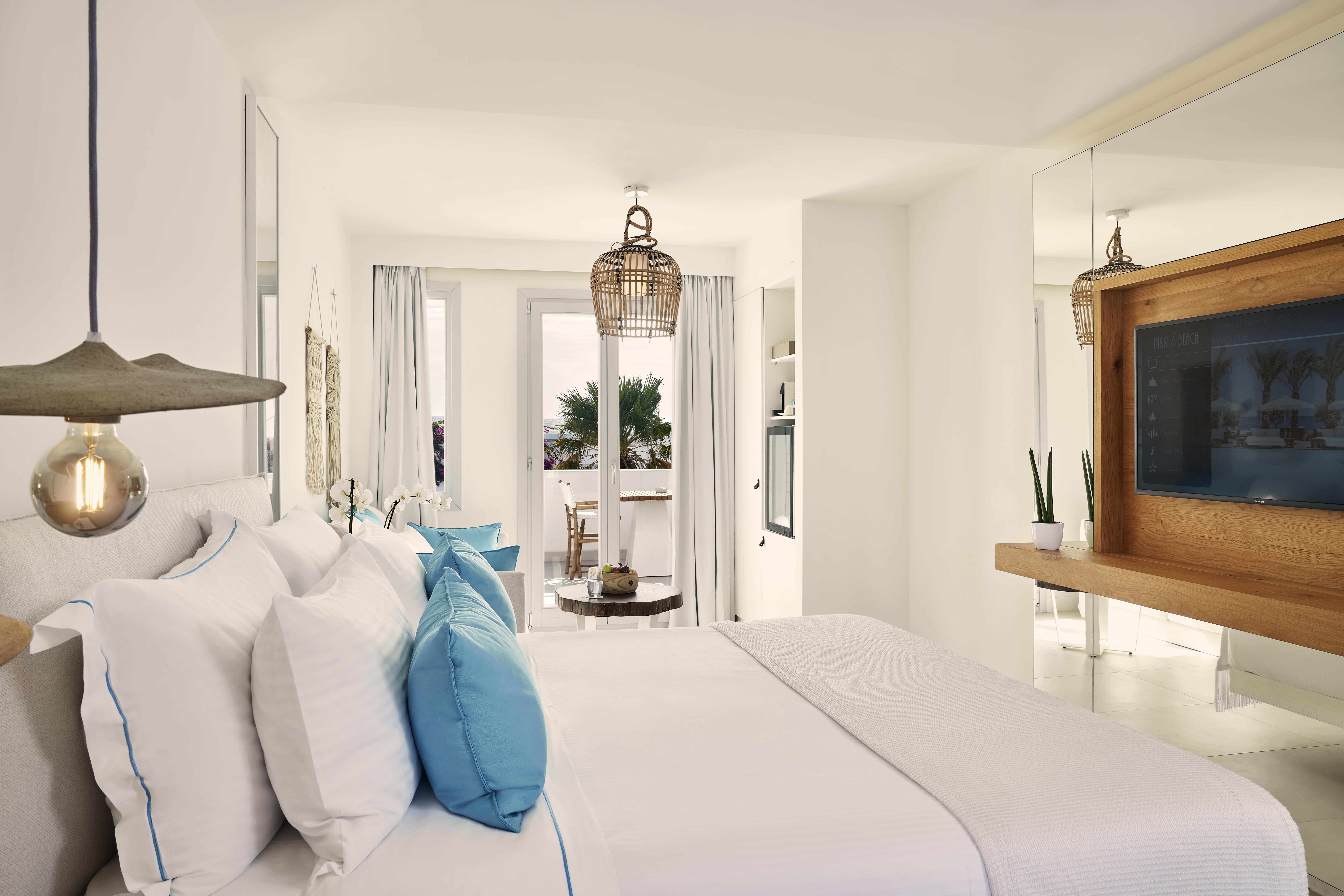 Nikki & Santorini 5*