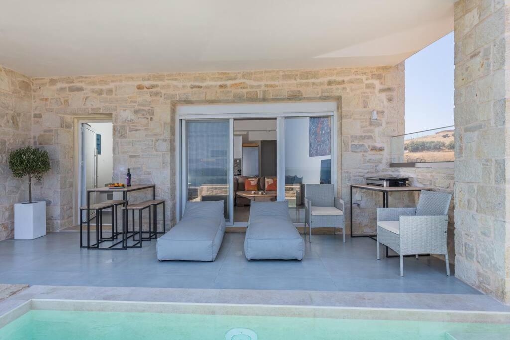 Sofia Suite, A Seafront Hideaway !