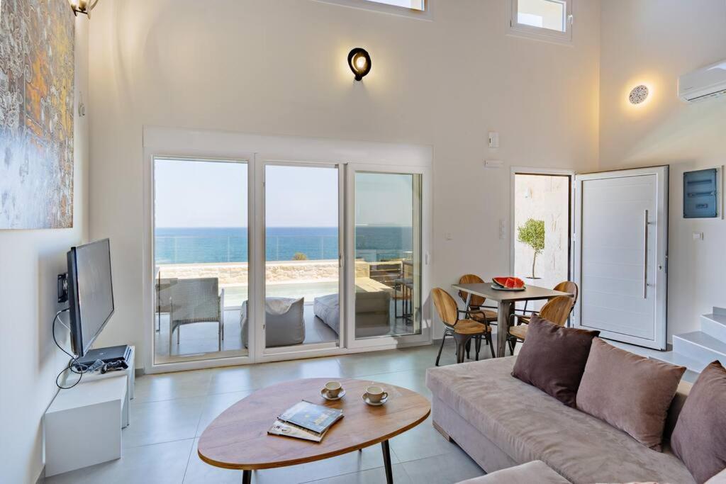 Sofia Suite, A Seafront Hideaway ! Holiday home