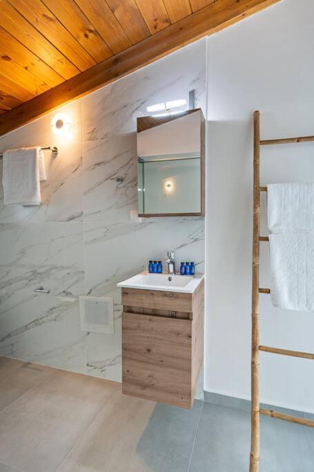 Holiday home Sofia Suite, A Seafront Hideaway !