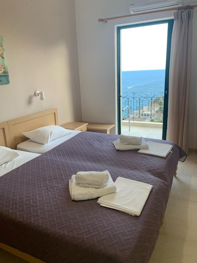 Iro Aparthotel 2*