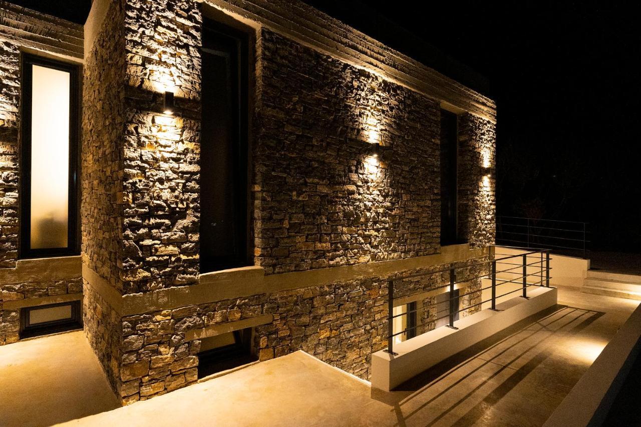 Akra Grammeno Beachfront Apartment *