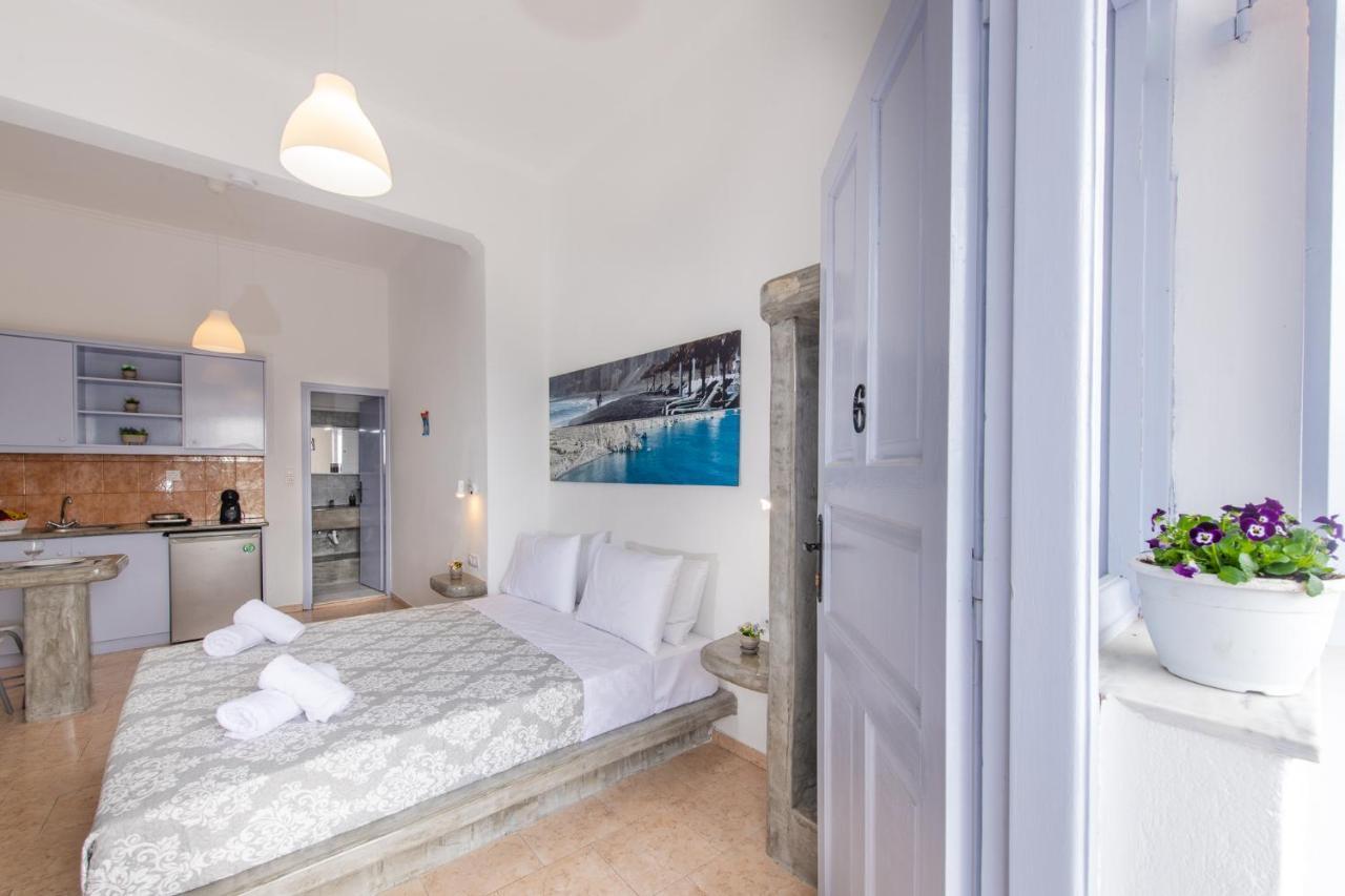 Santorininy Perissa (Santorini)