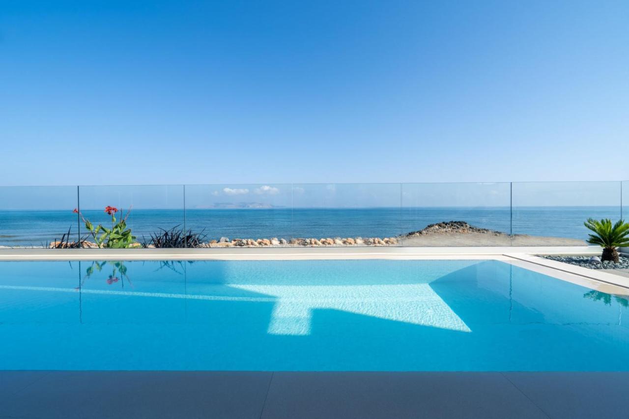 Villa Dia's Blue 8 Bedrooms Seafront Gournes Gouvon