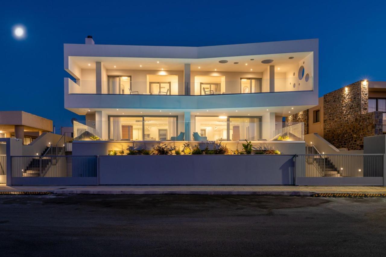 Dia's Blue 8 Bedrooms Seafront