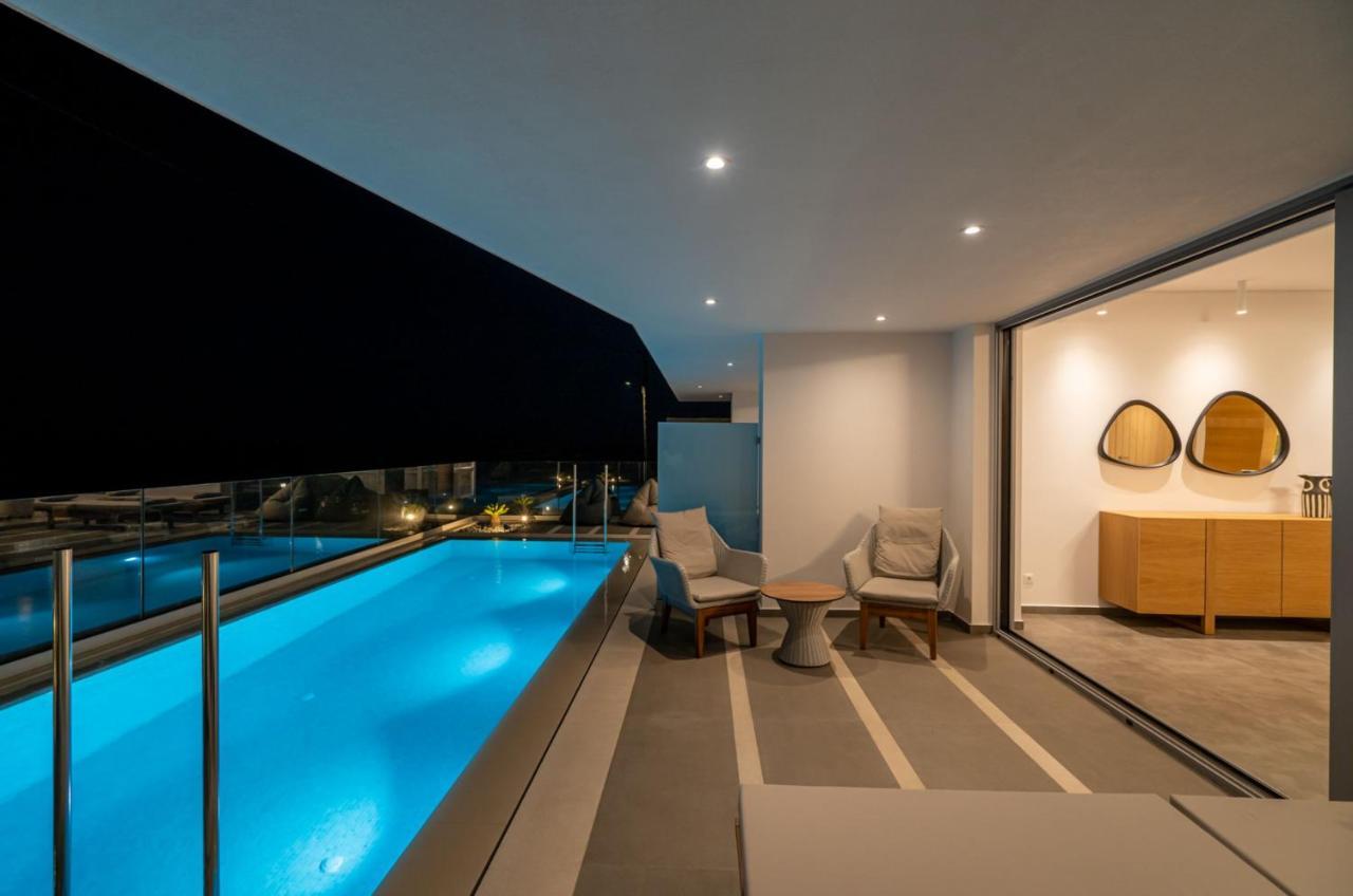 Villa Dia's Blue 8 Bedrooms Seafront *