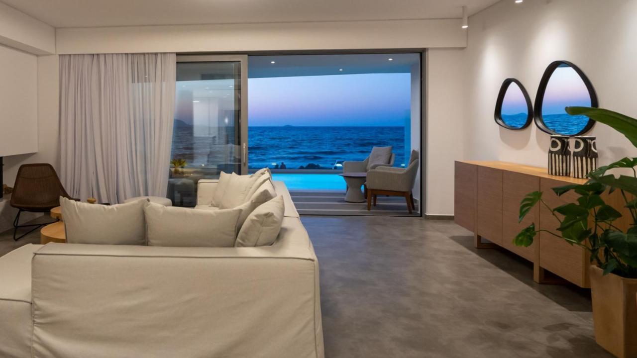 Dia's Blue 8 Bedrooms Seafront Villa *