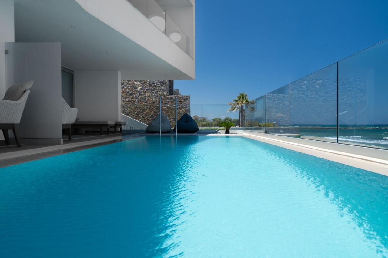 Villa Dia's Blue 8 Bedrooms Seafront