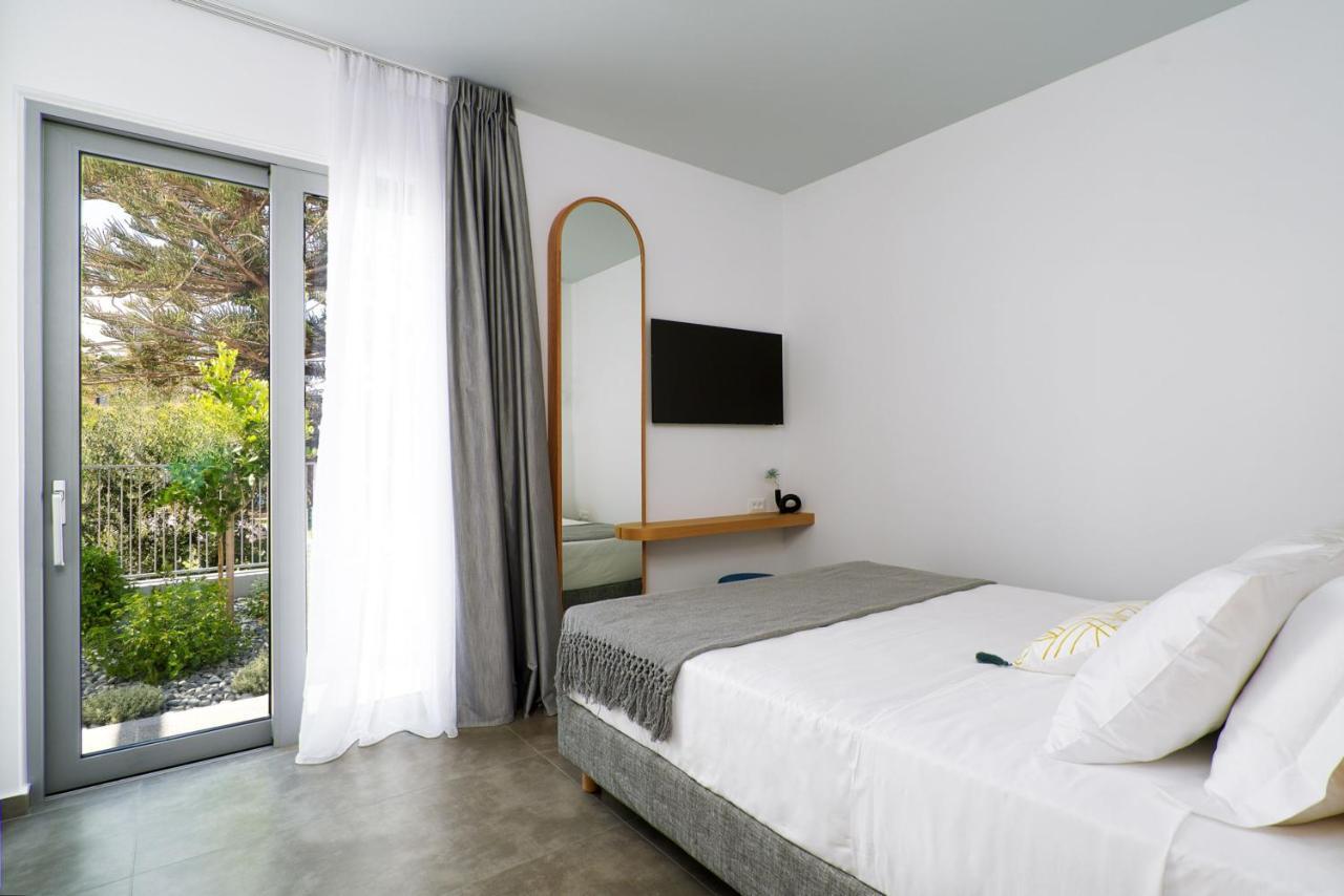 Dia's Blue 8 Bedrooms Seafront *