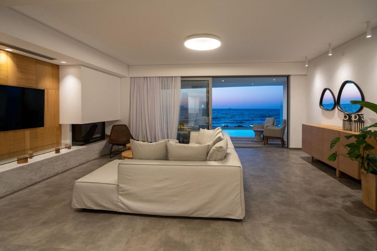 Dia's Blue 8 Bedrooms Seafront Villa