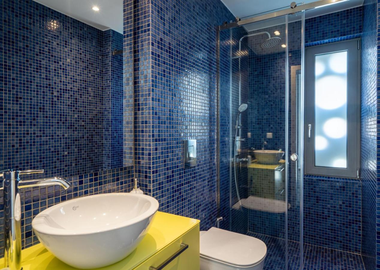 Villa Dia's Blue 8 Bedrooms Seafront