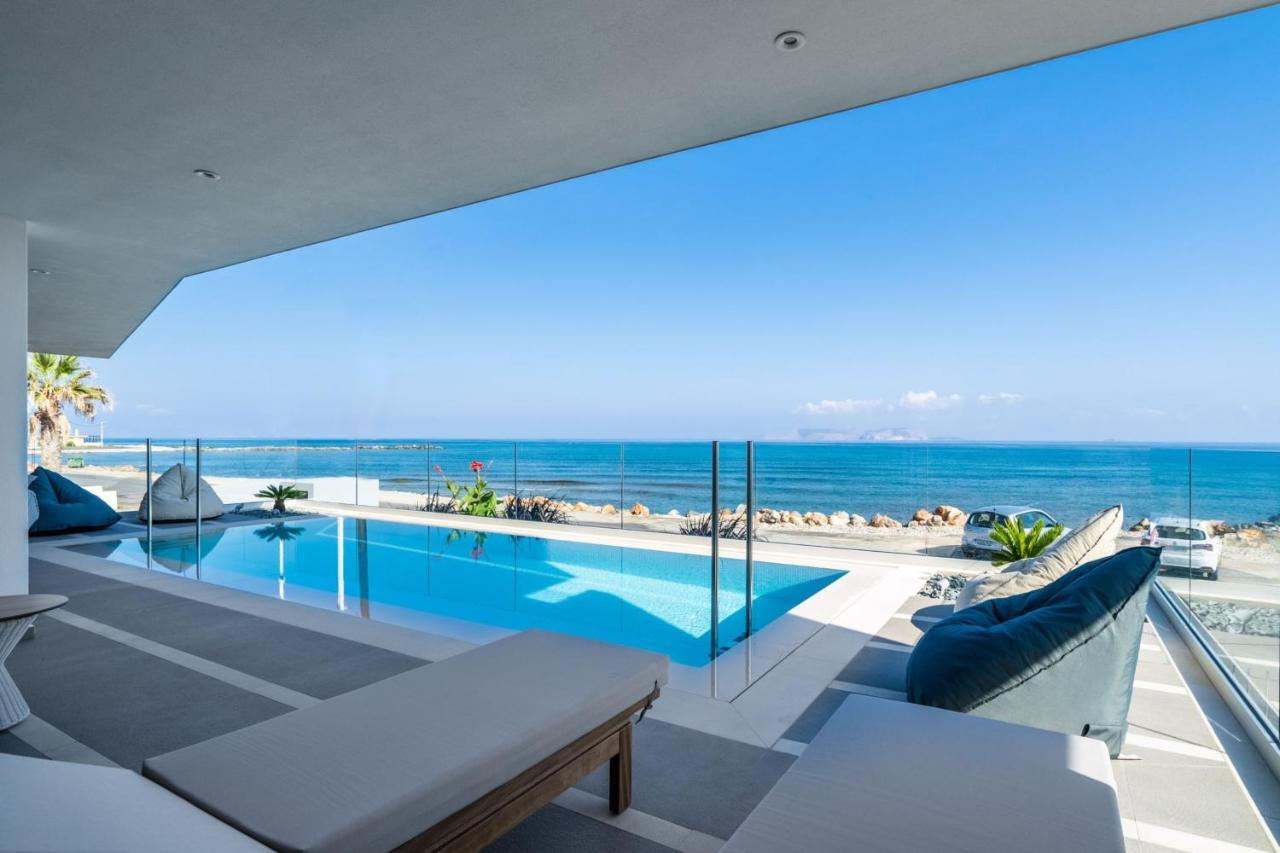 Dia's Blue 8 Bedrooms Seafront * Gournes Gouvon