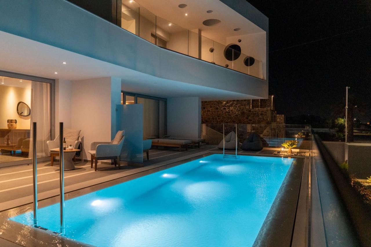 Dia's Blue 8 Bedrooms Seafront Villa Gournes Gouvon