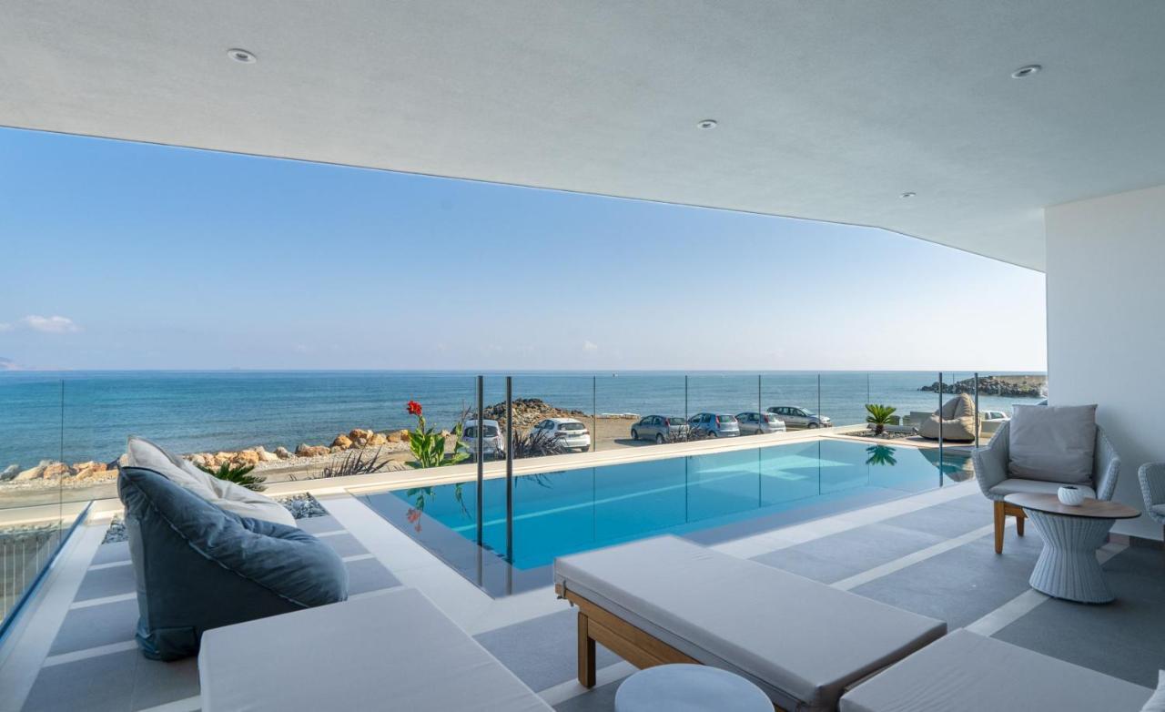 Villa Dia's Blue 8 Bedrooms Seafront *