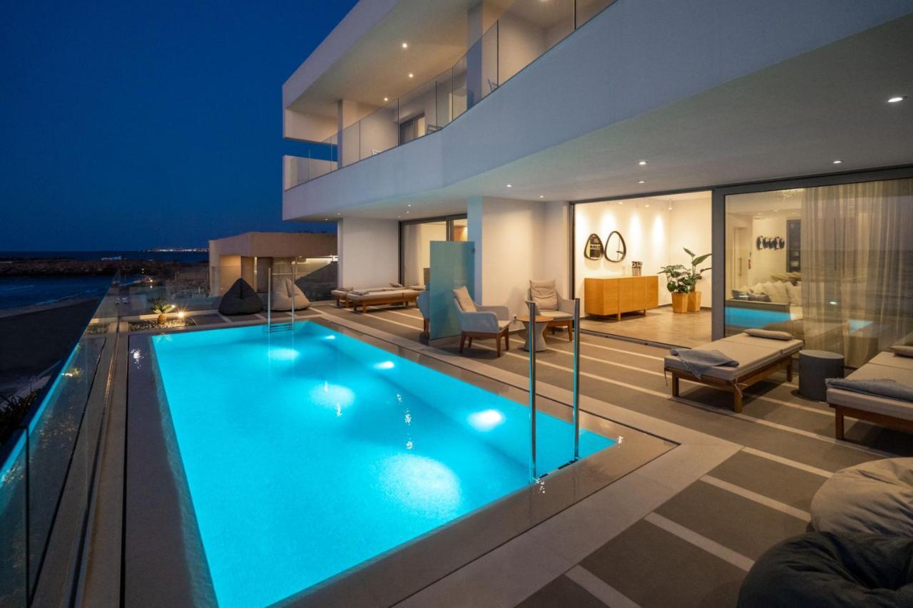 Dia's Blue 8 Bedrooms Seafront Villa *