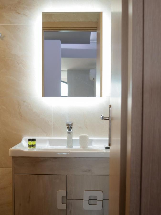 Zeus Throne Aparthotel