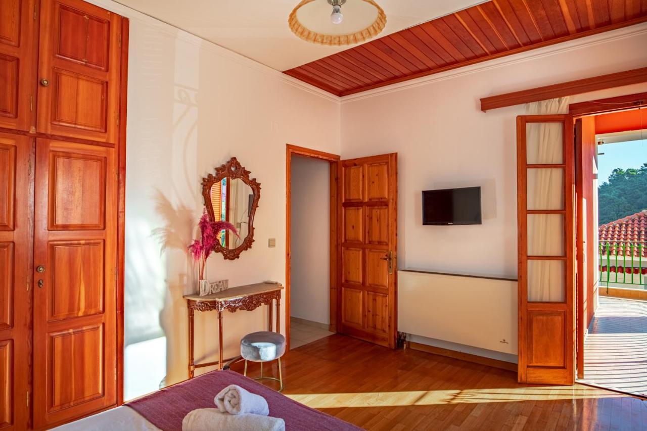 Golden Flower's Apartment *