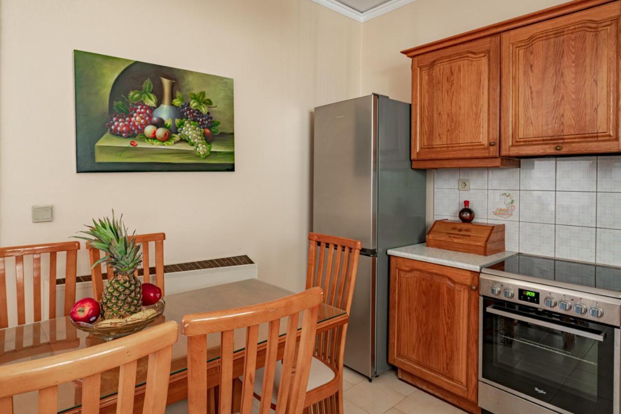 Golden Flower's Apartment *