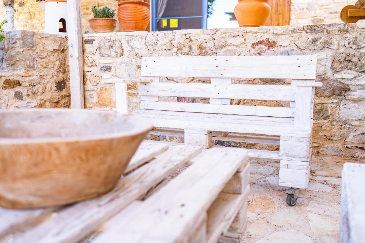 Chaihoutes Stone House Into Olive Farm In Zia Farm stay