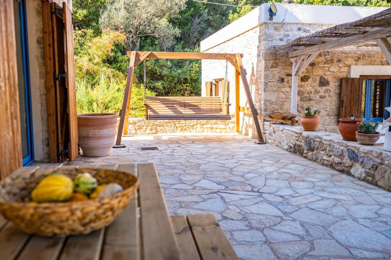 Chaihoutes Stone House Into Olive Farm In Zia Farm stay