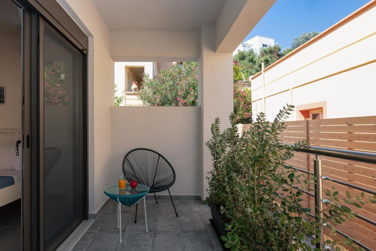Greek Sky - New Modern With Shared Pool *