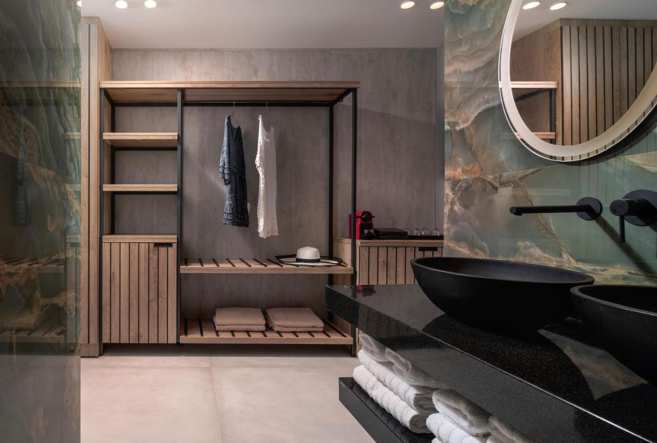 Lagomandra Luxury With Private Pools