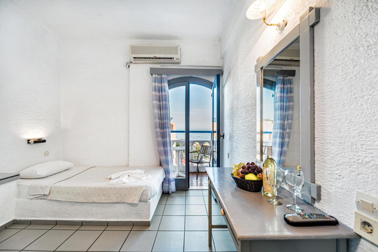 Iro Hotel 2*