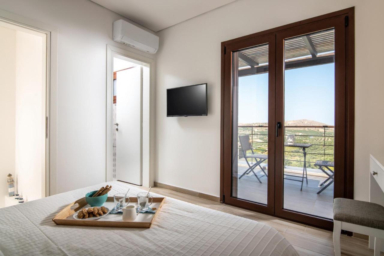 Brand New Plyto - Amazing Views - Heated Pool *