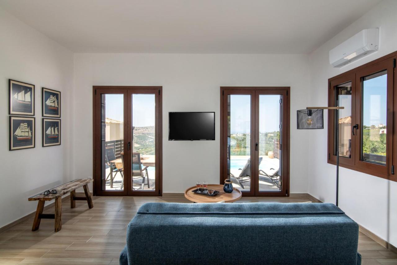 Villa Brand New Plyto - Amazing Views - Heated Pool