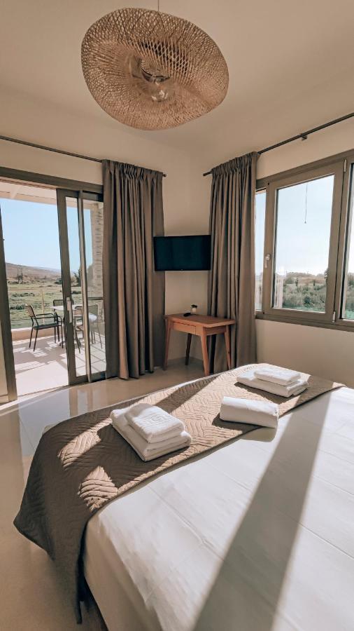 Irini. Seaview - - Pool - Privacy * Tympaki