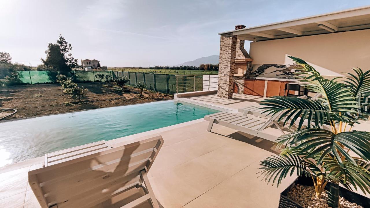 Irini. Seaview - - Pool - Privacy * Tympaki