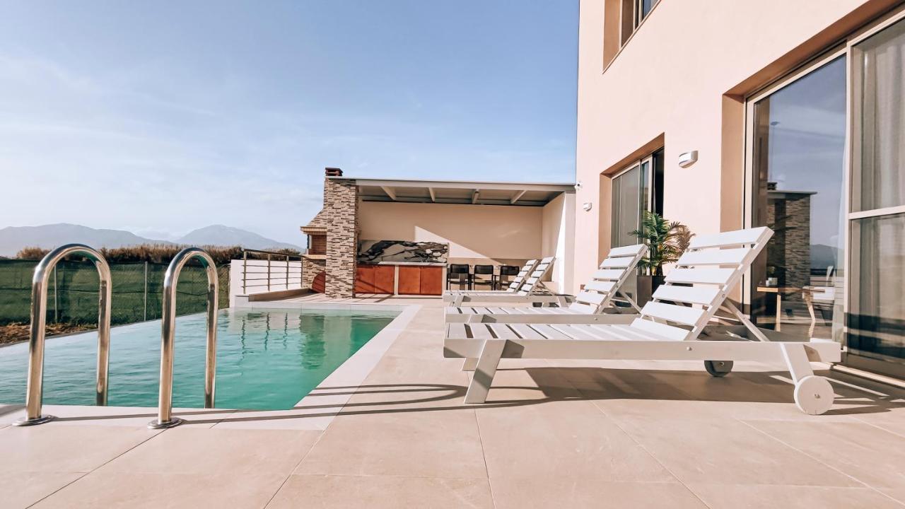 Irini. Seaview - - Pool - Privacy *