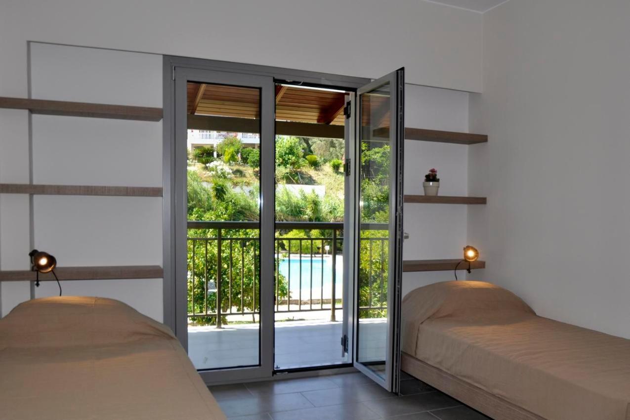Orange Grove Apartment *