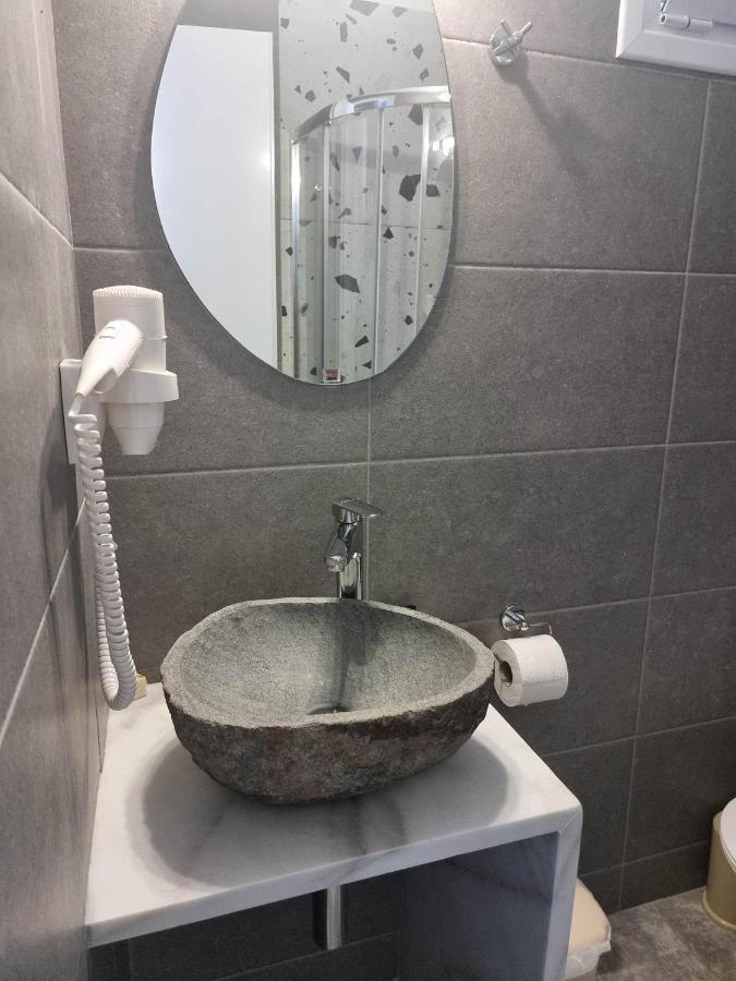 Artemis Aparthotel 2*