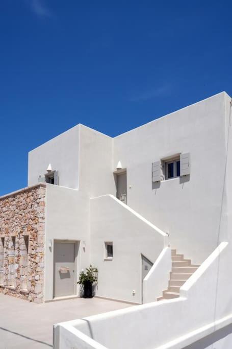 In The Heart Of & Free Pool - Nychteri * Fira (Santorini)