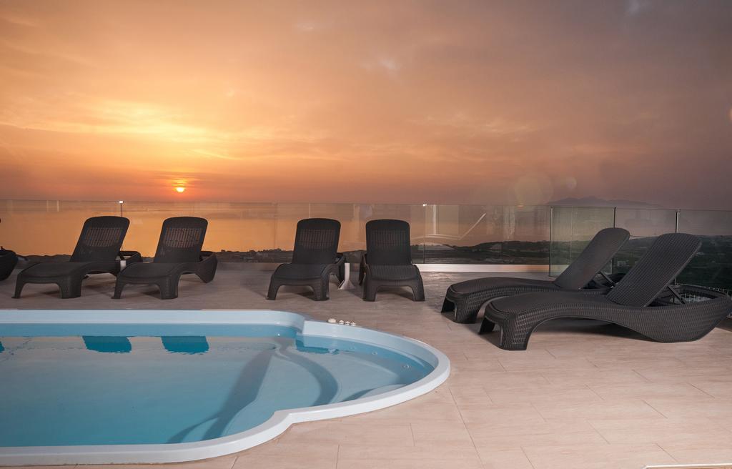 Equanimity Apartment Fira (Santorini)