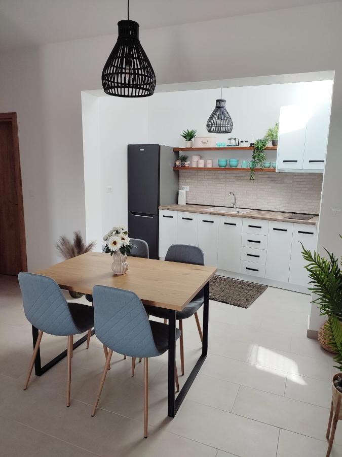 Kalokairini Avra Apartment *