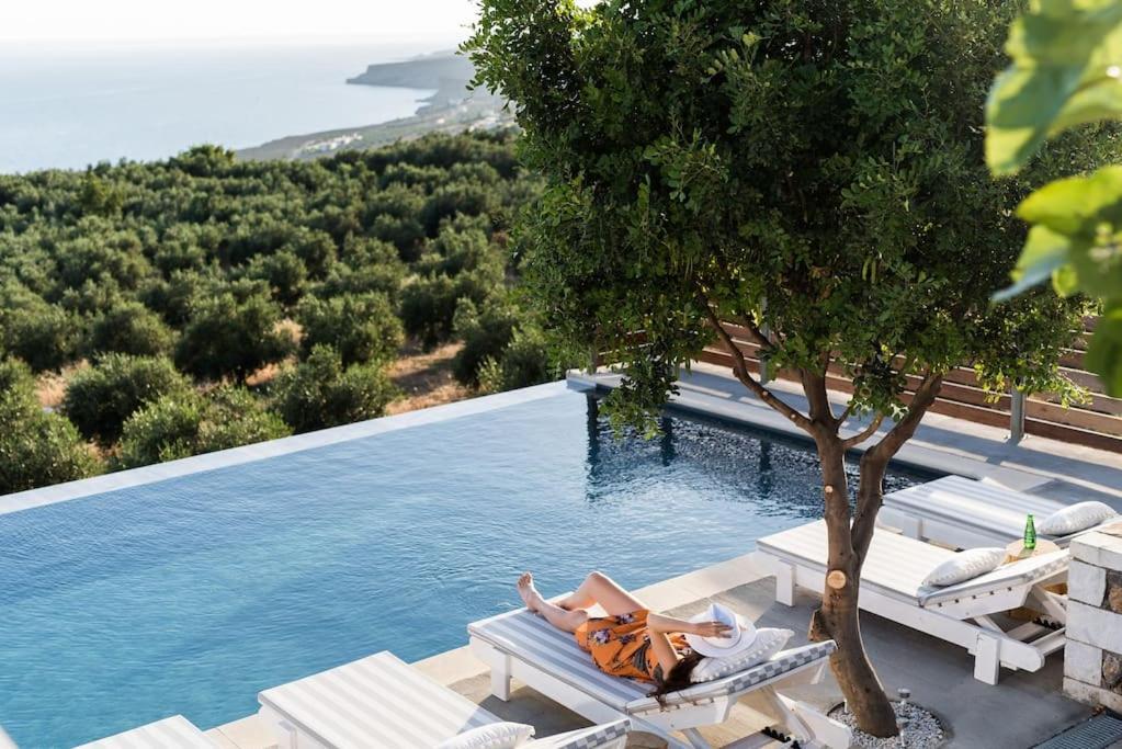 Olvia Villa *