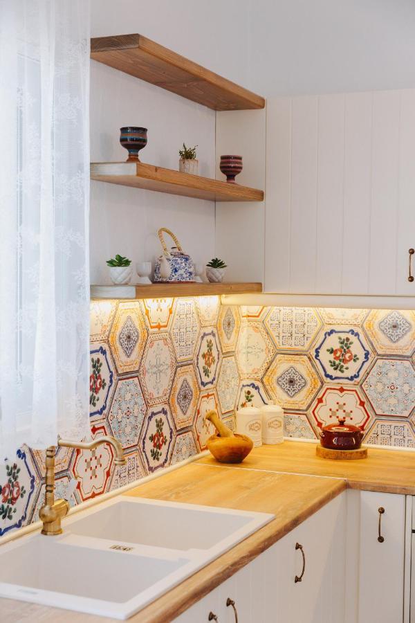 Anatoli Traditional