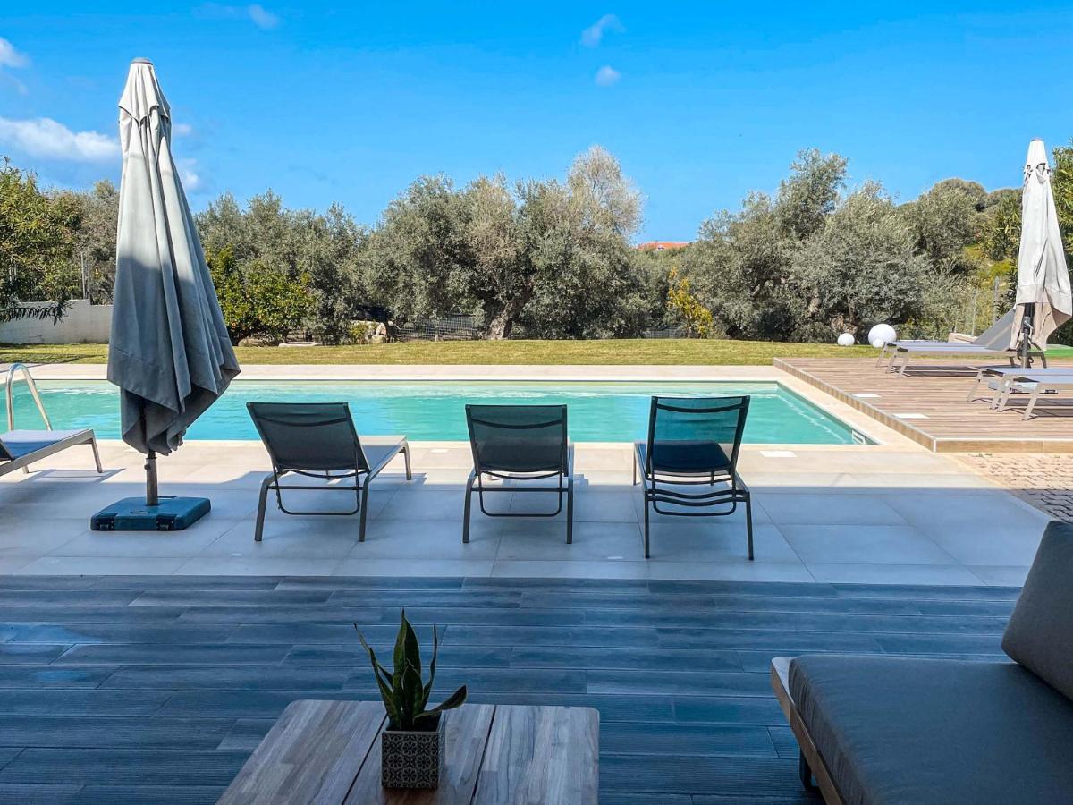 Aelia I Modern & Ideal For Large Groups