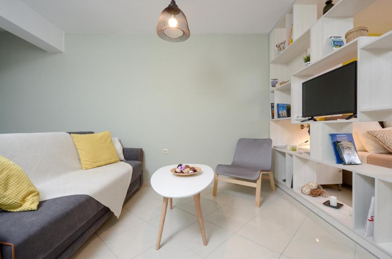 Boutique In Apartment *