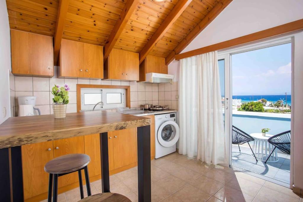 Megat Seaview And Seaside Apartment