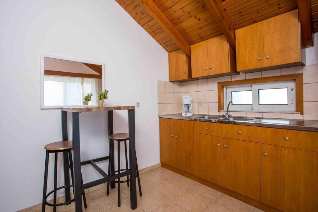 Megat Seaview And Seaside Apartment