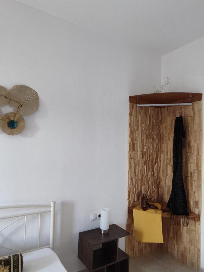 Roza's And Apartment