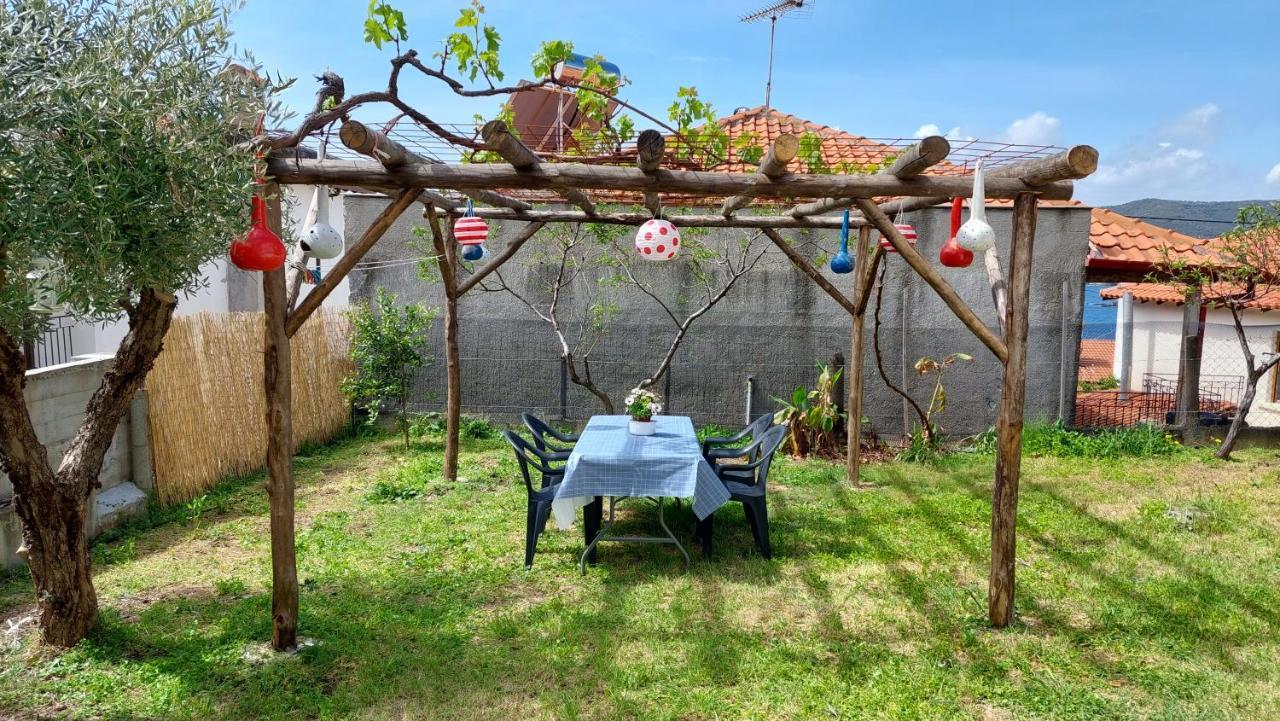 Dora's House Comfortable With A Yard And View * Pyrgadikia