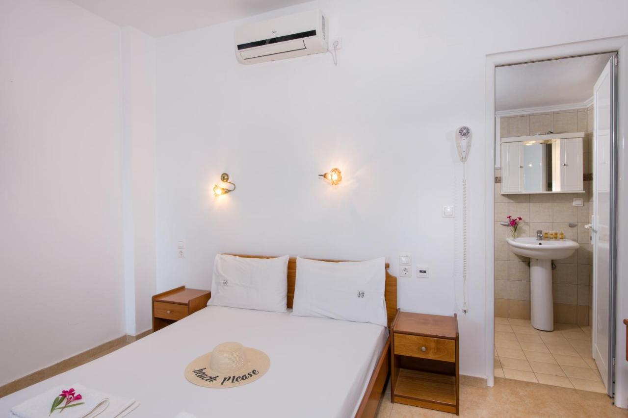 Village Hotel *