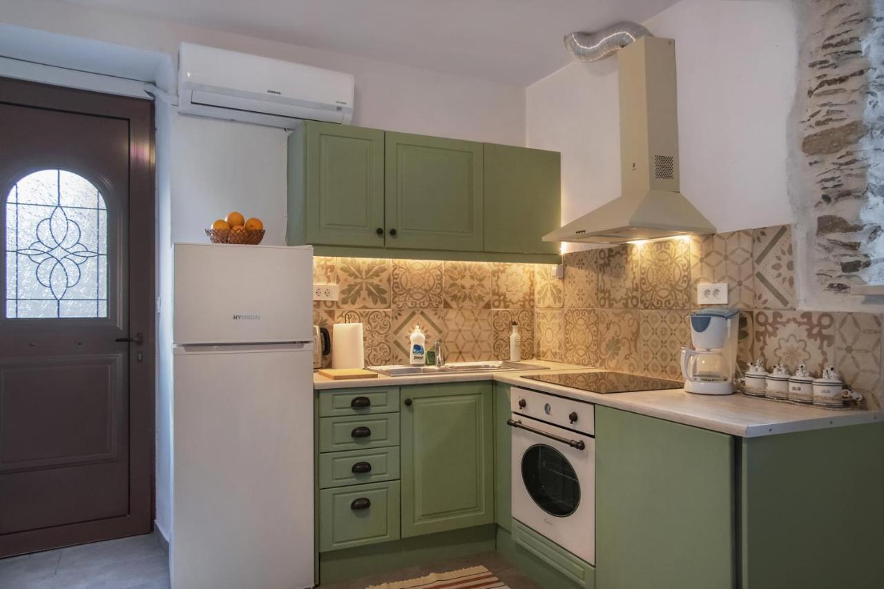 Apartment Feneri 3 -cozy Rustic 20' From