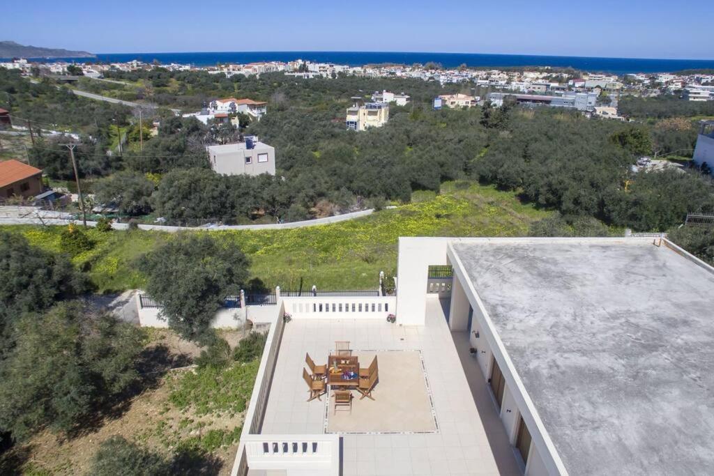 With Private Pool Near To The Sea Apartment